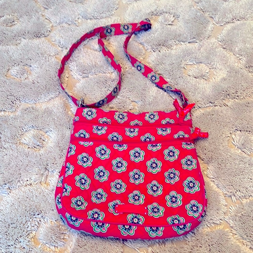 Vera Bradley Crossbody, pink swirls flowers pattern.